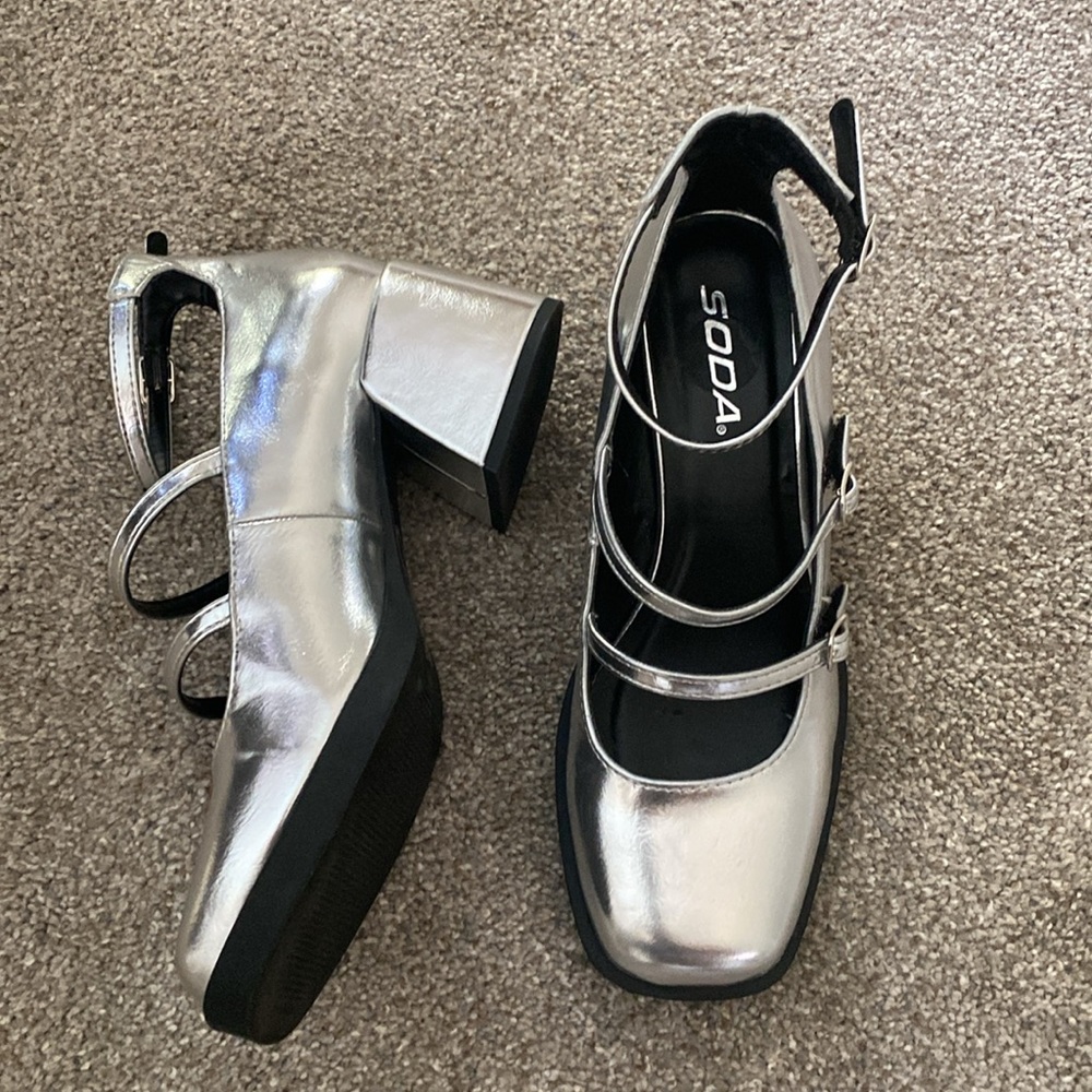 Silver Mary Jane shoes - Picture 2 of 4